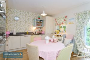 Kitchen/Diner- click for photo gallery